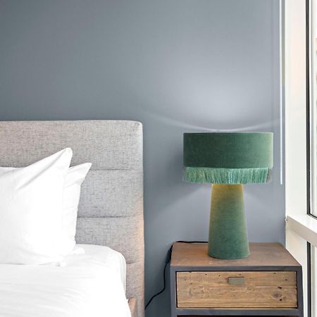 Placemakr Premier Sobro Nashville Exteriér fotografie A table lamp