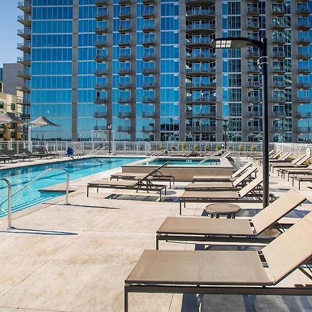 Placemakr Premier Sobro Nashville Exteriér fotografie The pool at the Ritz-Carlton, Downtown, Los Angeles