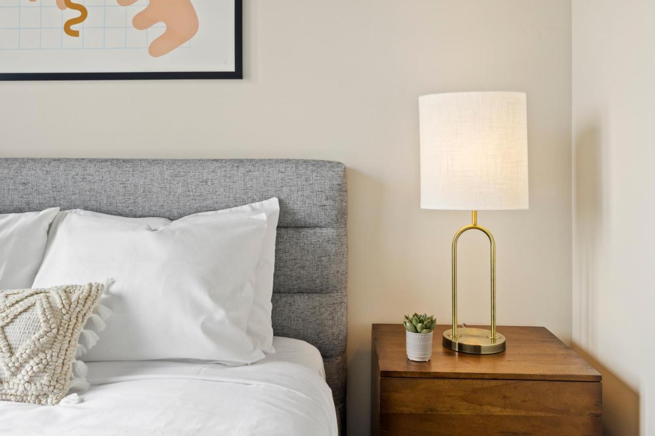 Placemakr Premier Sobro Nashville Exteriér fotografie A lamp on a nightstand