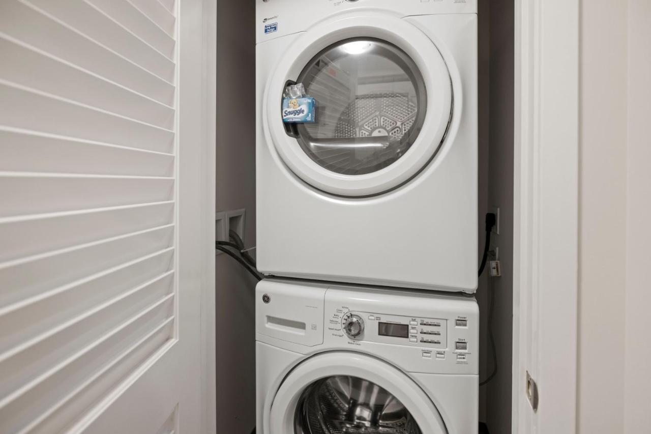 Placemakr Premier Sobro Nashville Exteriér fotografie A stackable washer and dryer
