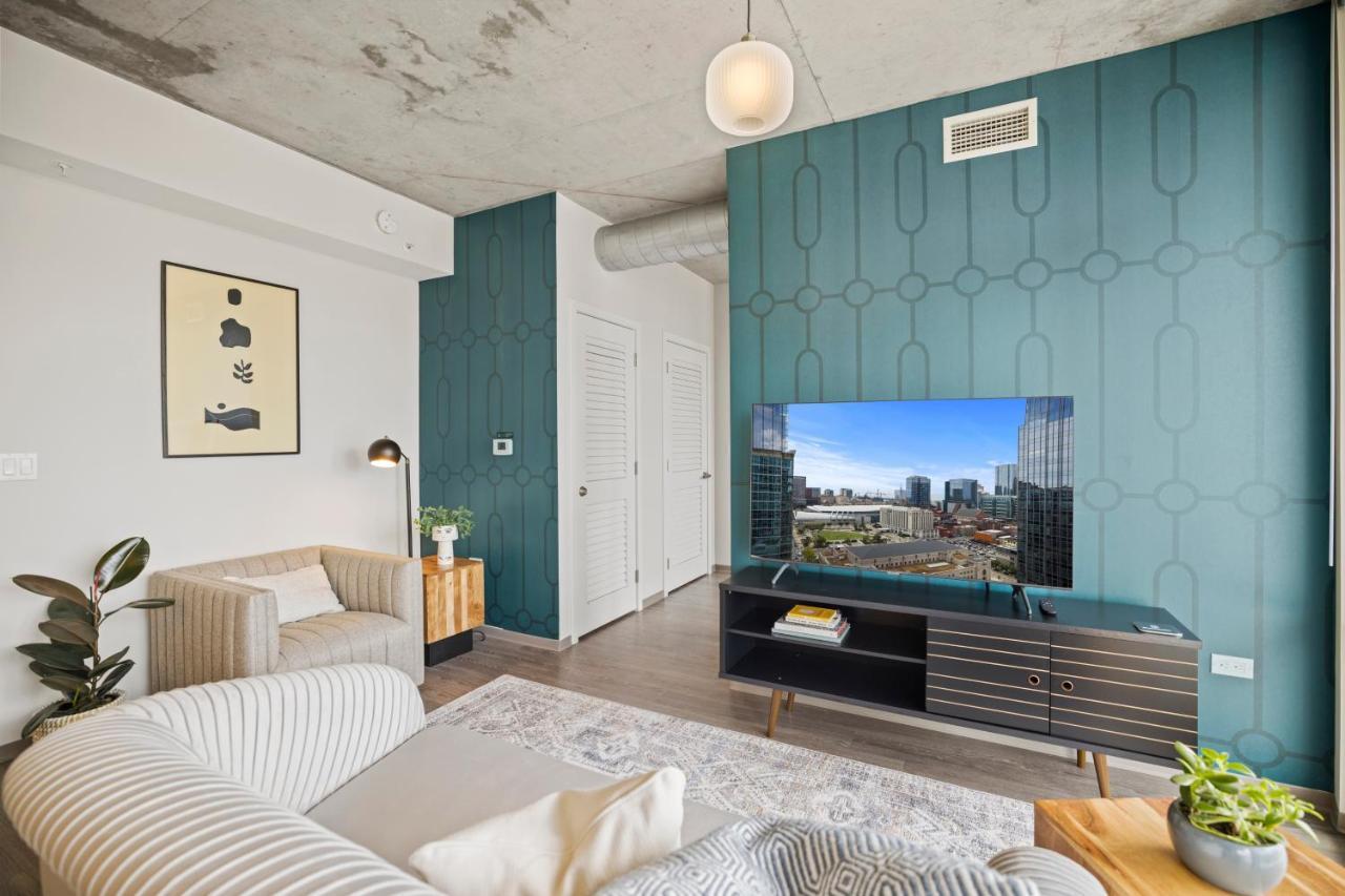 Placemakr Premier Sobro Nashville Exteriér fotografie A staged living room