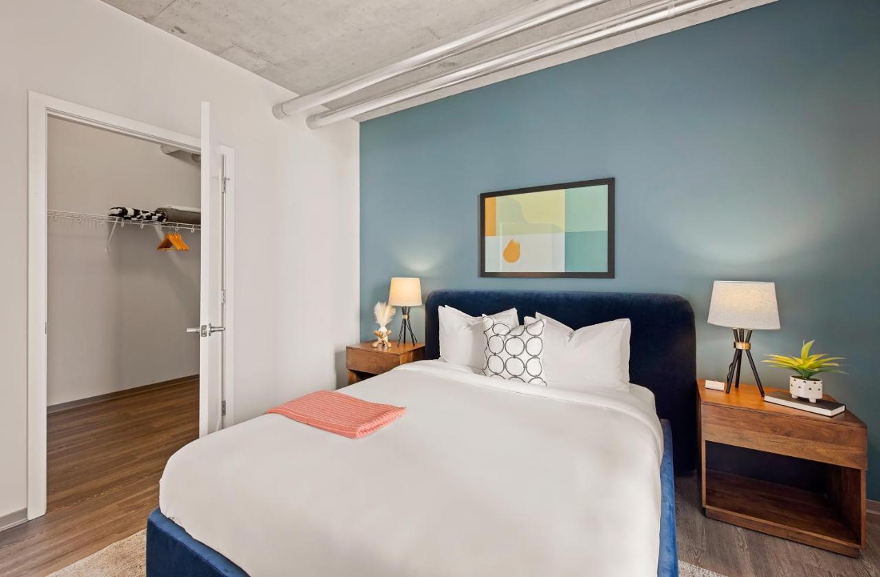 Placemakr Premier Sobro Nashville Exteriér fotografie A bedroom at the Hotel Valencia