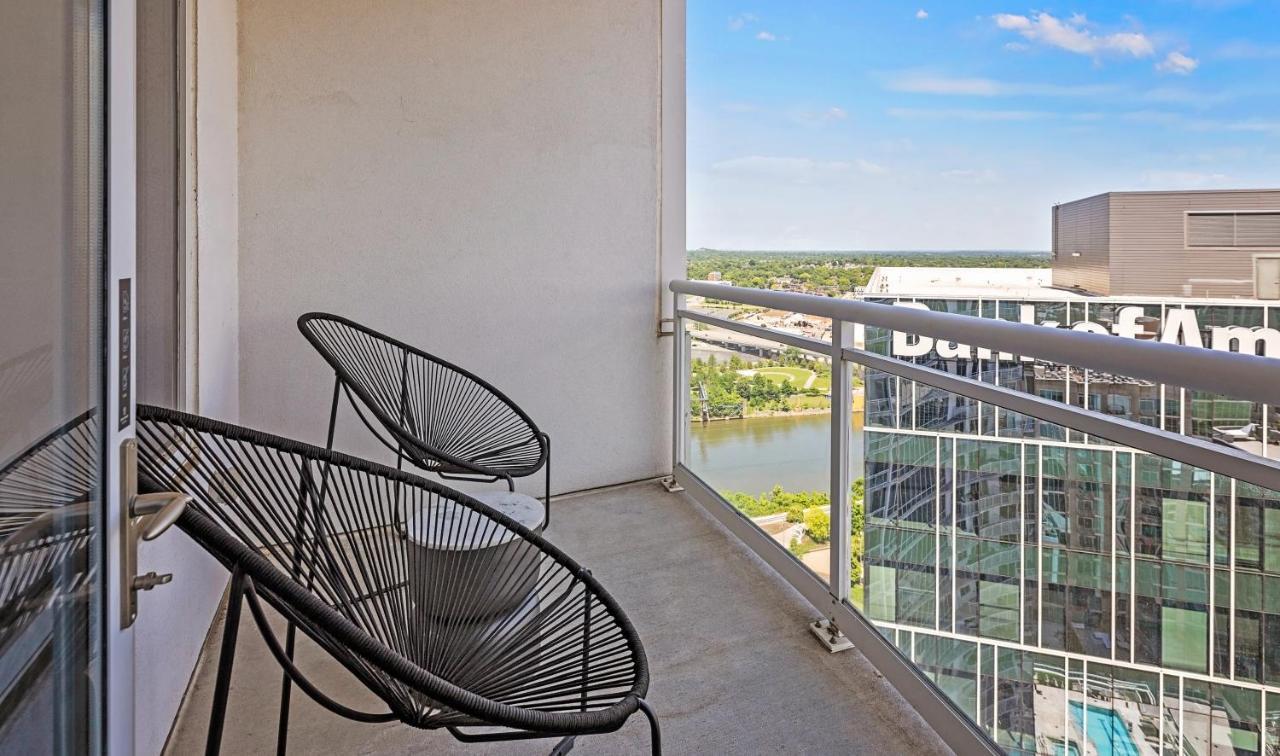 Placemakr Premier Sobro Nashville Exteriér fotografie A balcony at the River District