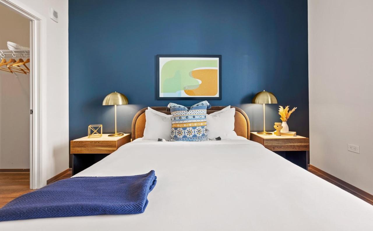 Placemakr Premier Sobro Nashville Exteriér fotografie A bedroom at the Hotel Zags