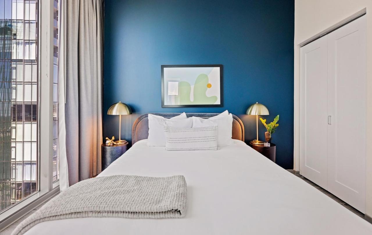 Placemakr Premier Sobro Nashville Exteriér fotografie A bedroom at the Hotel Commonwealth