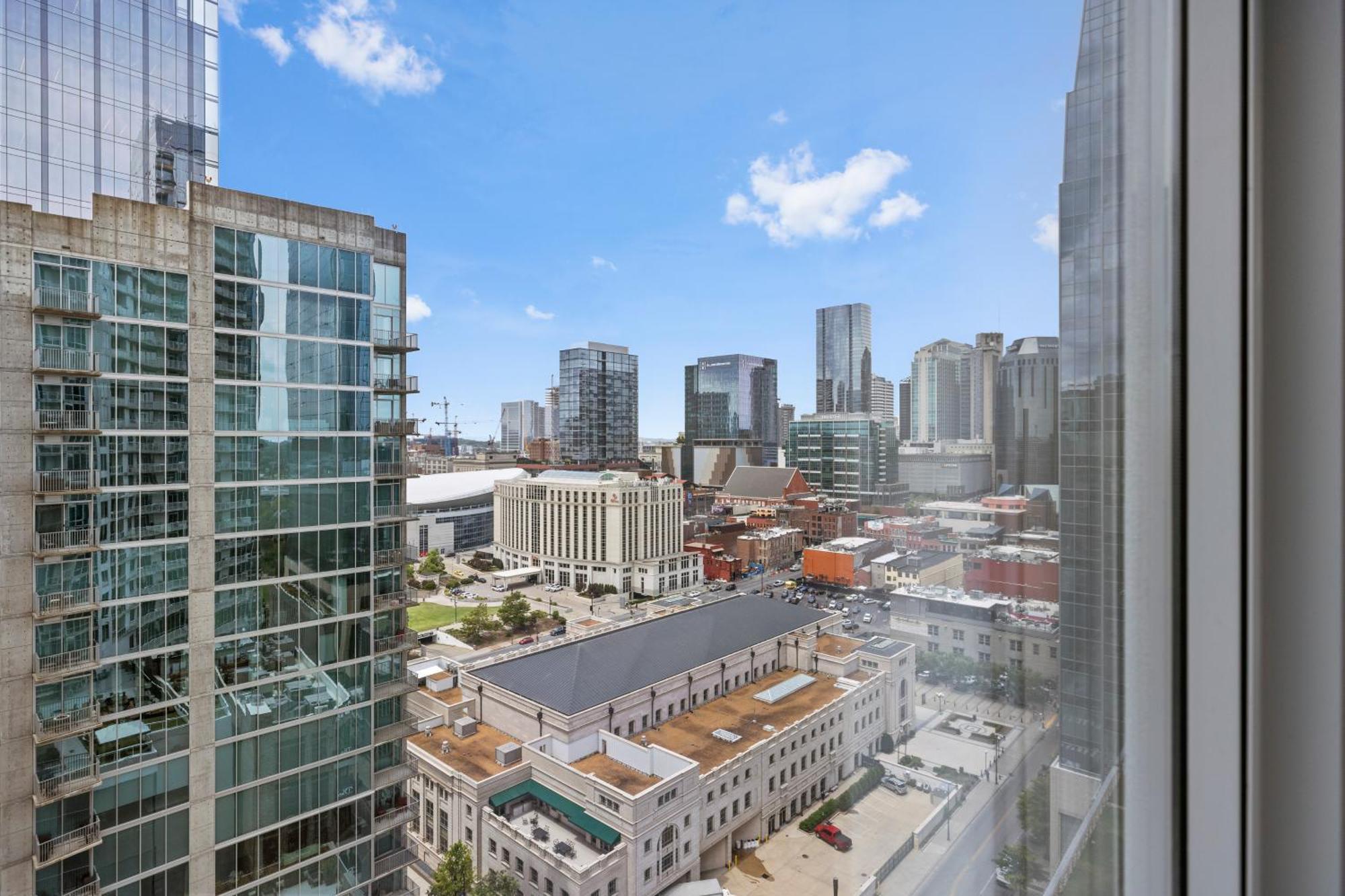 Placemakr Premier Sobro Nashville Exteriér fotografie View from a window of the building